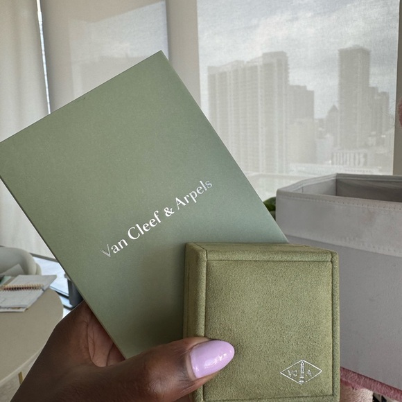 VAN CLEEF & ARPELS SWEET PAVE IN WHITE GOLD ๐ - Picture 10 of 11